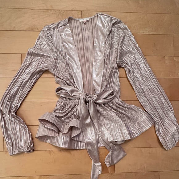 Long sleeve pink metallic shirt. - Picture 1 of 2